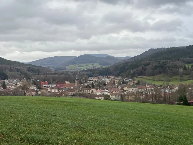 Le chemin de la tête de Voitimont, au-dessus du gîte